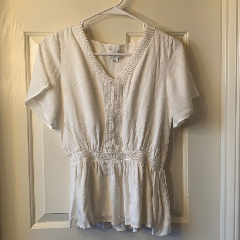 White Bohemian V Neck Short Sleeve Women’s Top. Size Small.